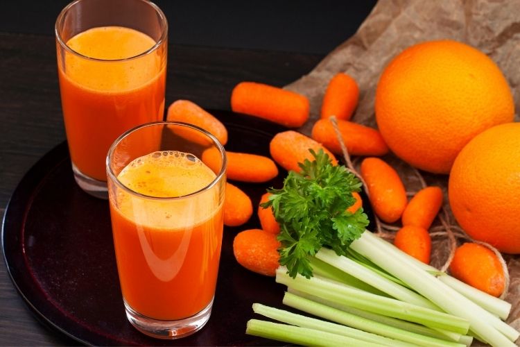 Nước ép cà rốt , cần tây vừa thơm ngon, vừa mang lại hiệu quả giảm cân tốt